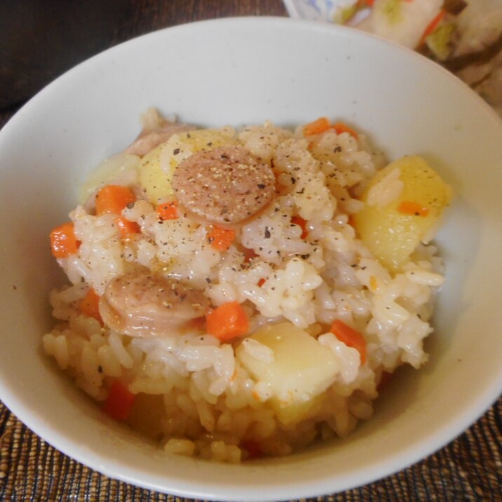 じゃが芋とウィンナーのめんつゆ炊き込みご飯